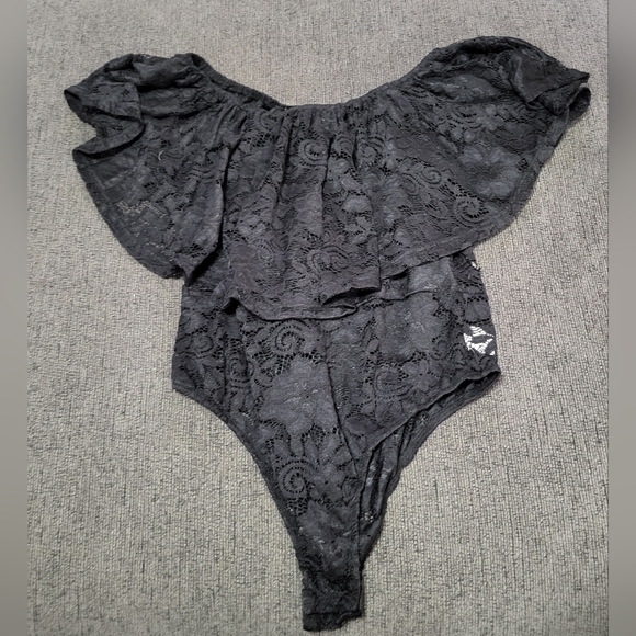 NWOT Off Shoulder Floral Lace Bodysuit - Picture 7 of 10